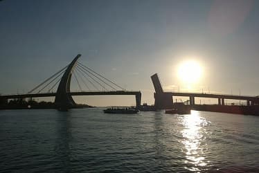 風形輕旅包車-屏東跨海大橋